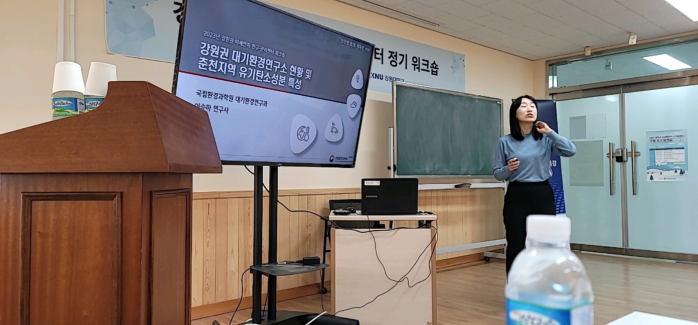 이승하_강연 사진.jpg